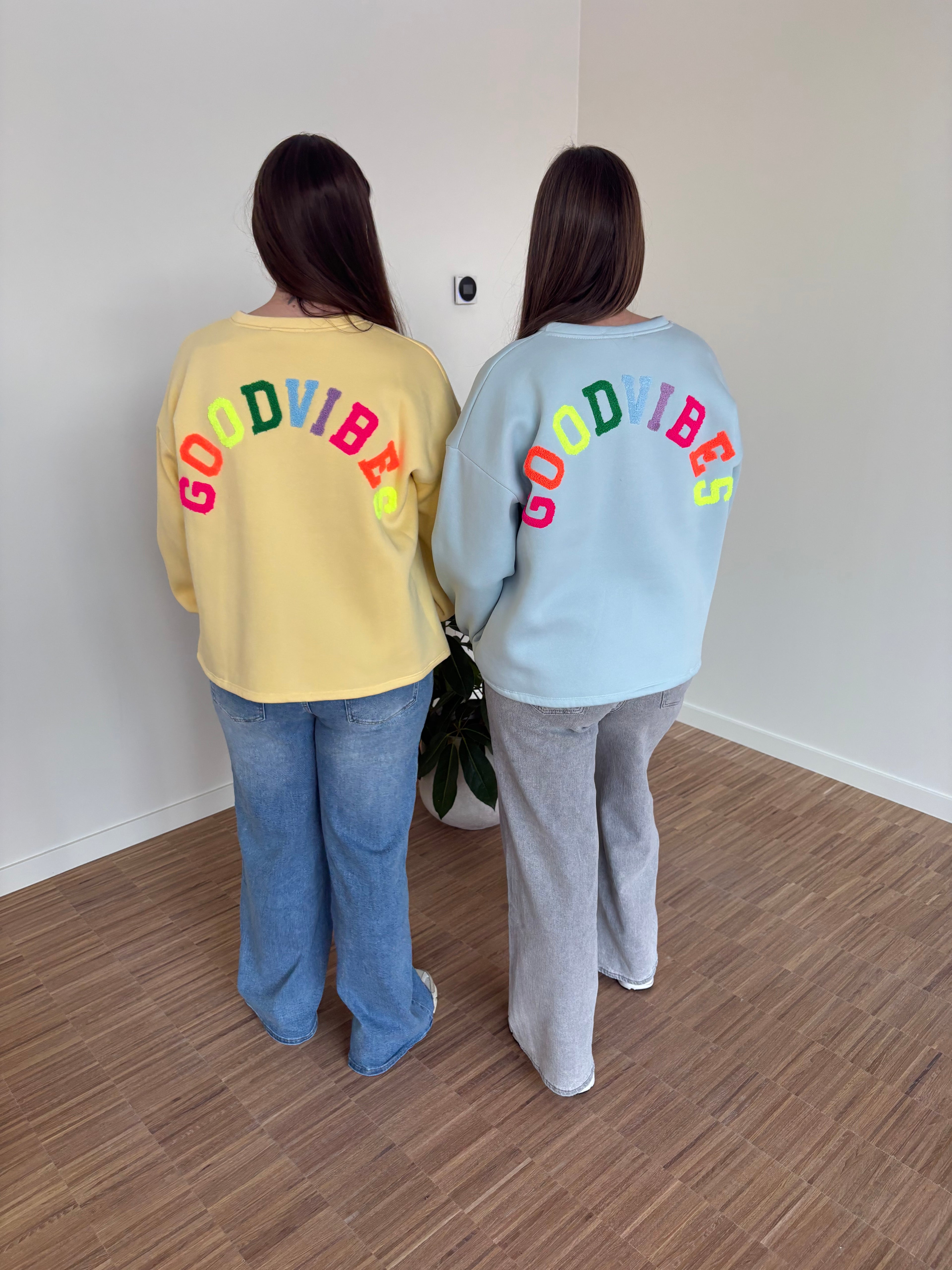 Sweater good vibes - Geel
